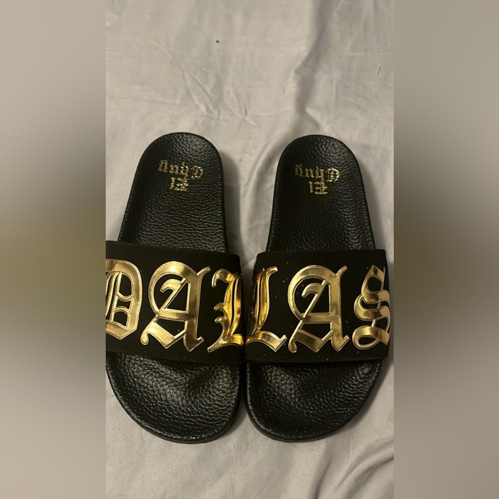 Chuy slides - Picture 1 of 3